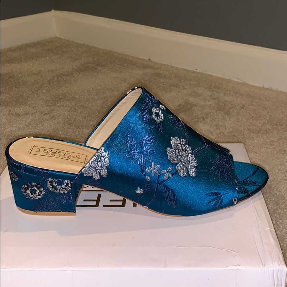 Sandals - Picture 3 of 3